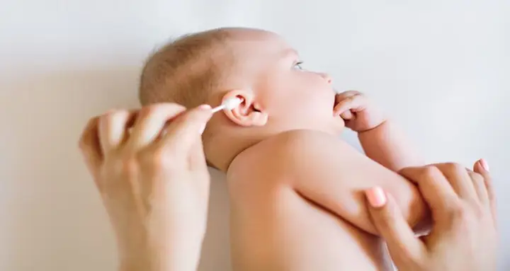 2Có nên lấy ráy tai cho trẻ sơ sinh không? 2Có nên lấy ráy tai cho trẻ sơ sinh không?
