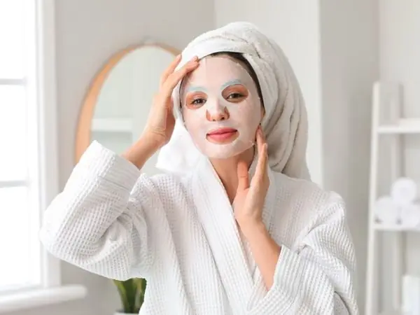 Bước 2: Đắp mặt nạ lên da Bước 2: Đắp mặt nạ lên da