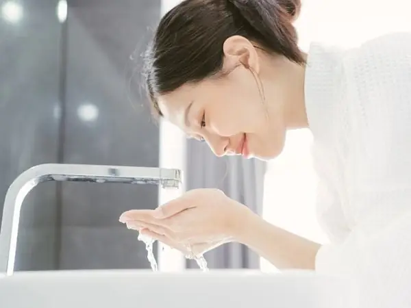 Bước 1: Làm sạch da