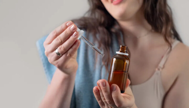 Hướng dẫn sử dụng serum vitamin C cho da dầu mụn đúng cách