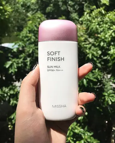 Kem Chống Nắng Dạng Sữa Dịu Nhẹ, Nâng Tông Da Missha All-Around Safe Block Soft Finish Sun Milk SPF50+ PA+++ 70ml