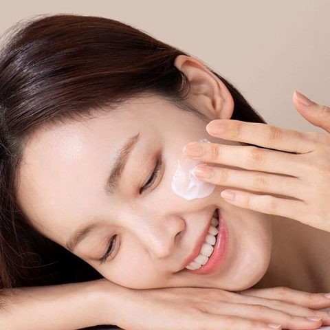Có Nên Bôi Kem Chống Nắng Vào Ban Đêm? Giải Đáp Chuyên Sâu