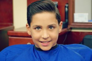 Comb-over giúp che đi những vùng tóc thưa trên đầu và tạo cảm giác tóc dày hơn