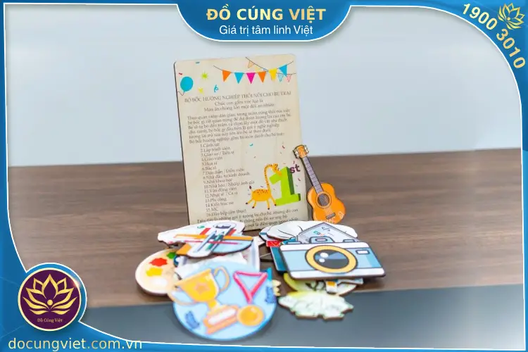 Gợi ý mâm thôi nôi cho bé trai chọn các món đồ