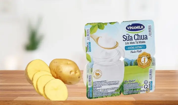 2.1 Mặt nạ lột mụn bằng khoai tây và sữa chua không đường