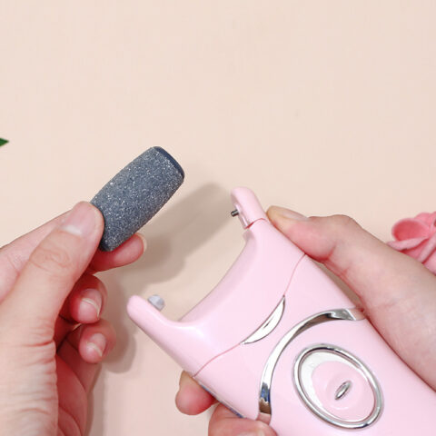 Máy mài gót chân tẩy da chết Rio Beauty PEDI2 có phần đầu máy dễ dàng tháo lắp giúp người dùng có thể vệ sinh, đảm bảo an toàn cho da