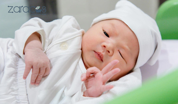 Mẹo dân gian giúp trẻ dễ nuôi xin quần áo cũ