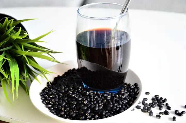 Uống nước đậu đen rang