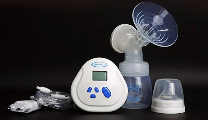 1.10 Cho sữa mẹ vào bình