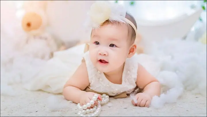1.3 Đặt theo tiếng Hoa cho bé gái mang ý nghĩa thông minh, lanh lợi