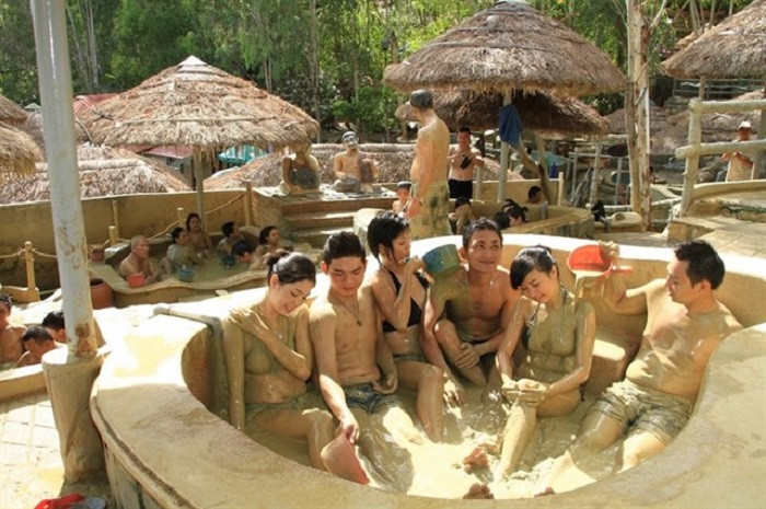 Tắm bùn thư giãn tại Công viên nước Thiên Thanh Park