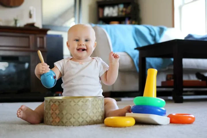 Trẻ 8 Tháng Biết Làm Gì: Cẩm Nang Toàn Diện Về Phát Triển Của Bé