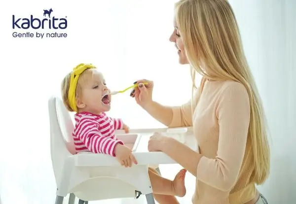 Bé 9 tháng tuổi ăn mấy bữa là được?