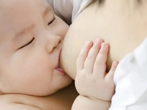 1.4. Trẻ 3 tuần tuổi bú sữa quá no