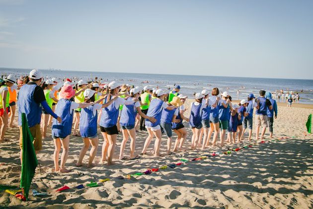 Hình ảnh trò chơi team building ngoài trời vui nhộn