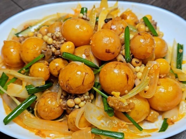 Ăn Trứng Gà Non Có Tốt Không: Lợi Ích và Lưu Ý Quan Trọng