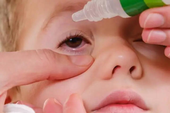 1Nguyên nhân mắt trẻ sơ sinh bị đỏ