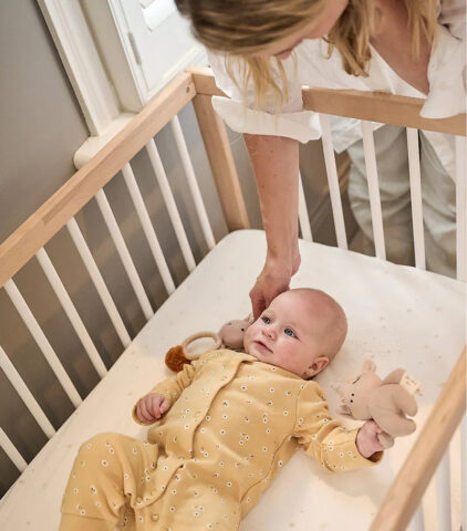 Vuốt ve bé sơ sinh - cách ru ngủ trẻ sơ sinh hiệu quả
