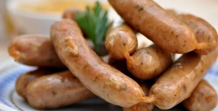 Cách ăn xúc xích không béo