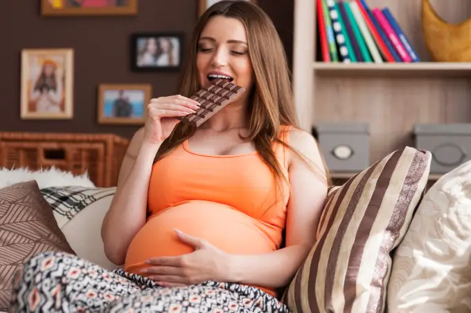 [Giải đáp] Bà bầu ăn socola được không?