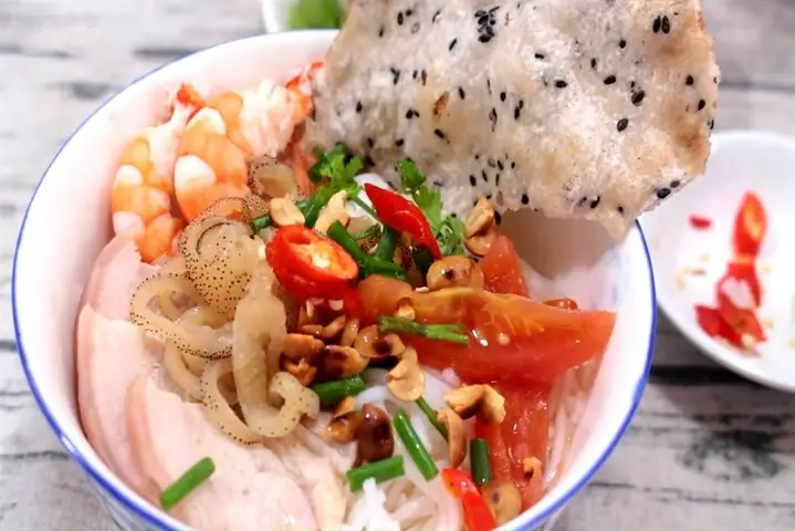 7.2 Bún sứa nước lèo