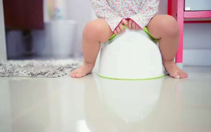 Bé 3 tháng đi ngoài nhiều lần trong ngày: Nguyên nhân và cách xử lý