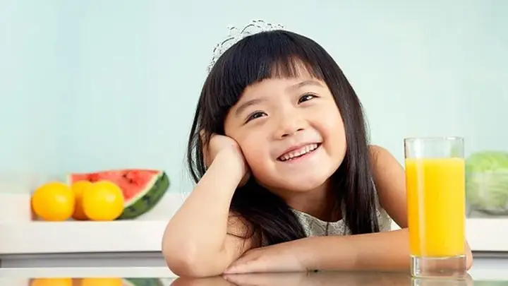 2Trẻ mấy tháng tuổi thì được uống nước cam