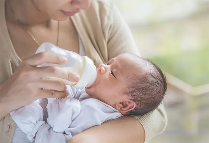 2.4. Cho trẻ uống sữa không đủ bữa, không khoa học