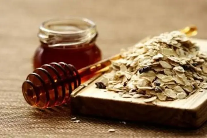 2Bột yến mạch cùng mật ong