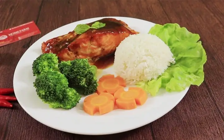 1. Cá hồi áp chảo