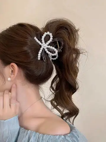 Cách búi tóc phồng bằng kẹp càng cua