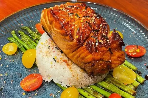 Cá hồi áp chảo sốt teriyaki