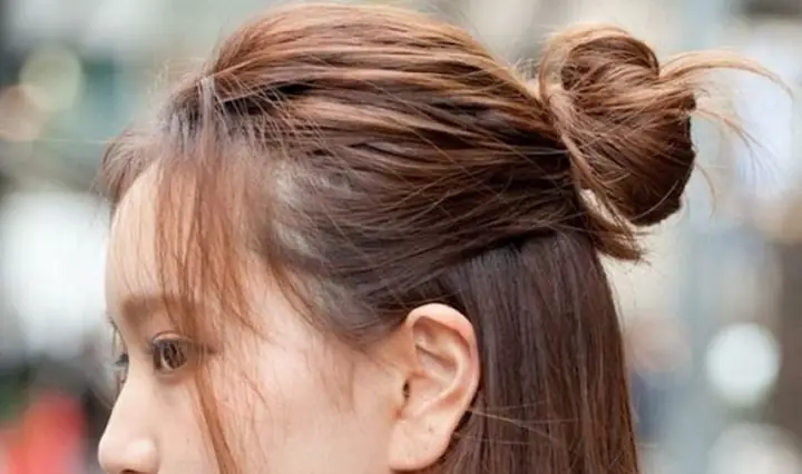 1Cách búi tóc củ tỏi nửa đầu cao