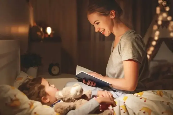 Đọc sách, kể chuyện cho bé nghe