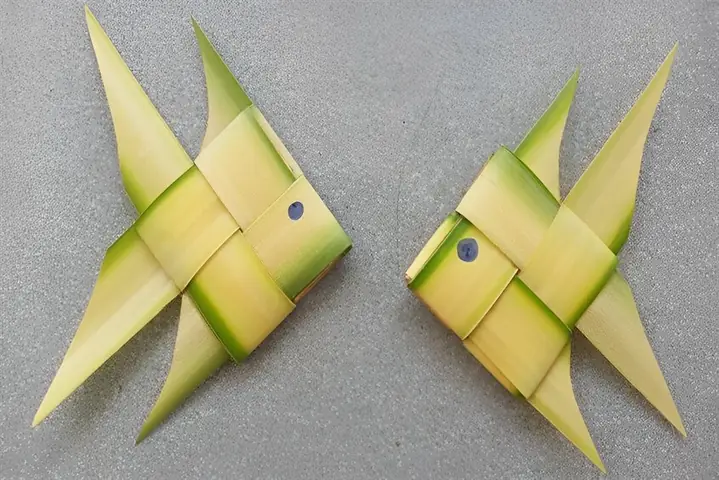 Làm chú cá từ lá dừa