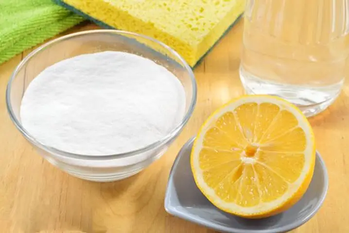 2Sử dụng hỗn hợp baking soda + giấm/chanh