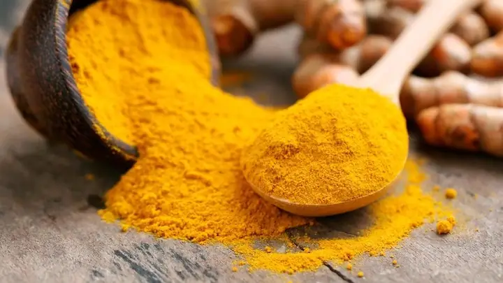 2Nước ép khoai tây và nghệ