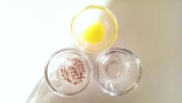 2. Mặt nạ với lòng trắng trứng và đậu xanh
