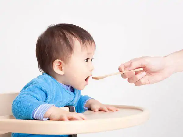 Sử dụng thực phẩm giảm đau bụng ở trẻ