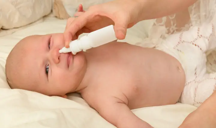 2Sai lầm thường gặp khi lấy gỉ mũi cho trẻ sơ sinh