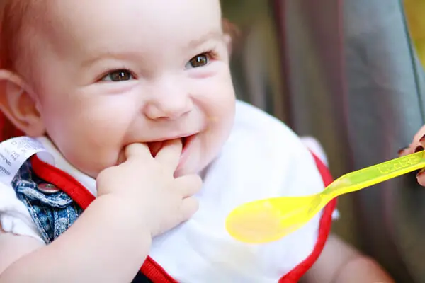Bột mặn ăn dặm phù hợp cho bé bao nhiêu tháng tuổi?