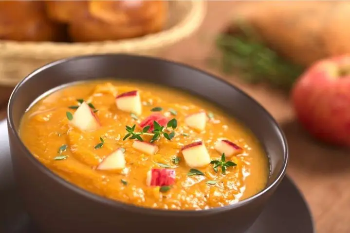2.25. Súp bí đỏ với táo