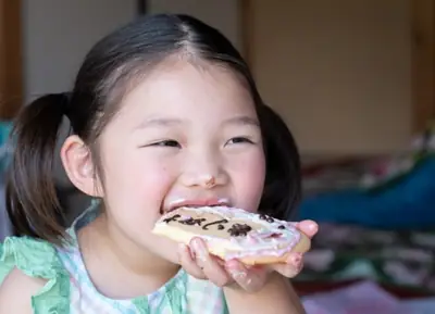 Vì sao mọi người thường cho trẻ em uống nước đậu lăng vào mùa đông?