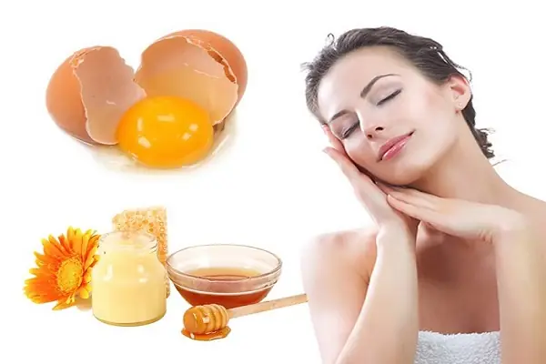 Cách 1: Hấp cách thủy sữa đặc, trứng gà và mật ong