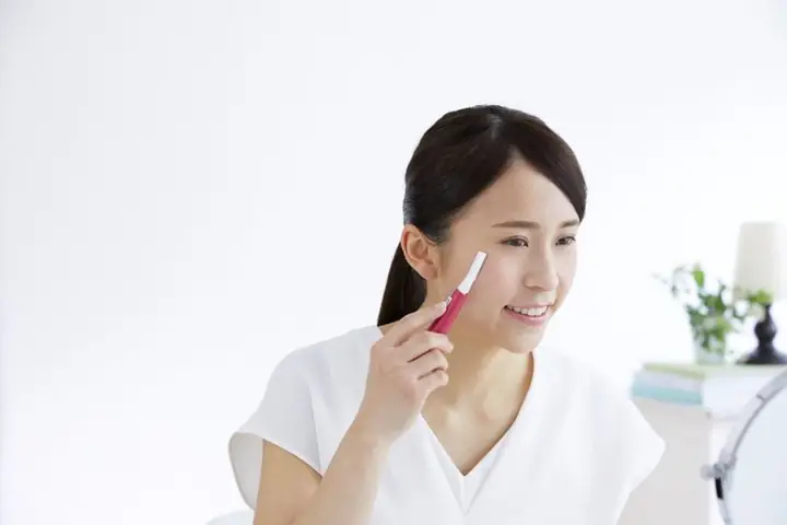 Có nên cạo lông mặt trước khi trang điểm không? Cạo lông mặt có tốt không?