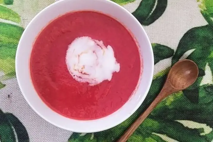 Cháo củ dền với ếch cho bé