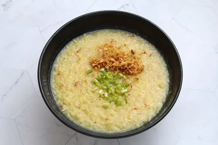 Cháo trứng gà, yến mạch cho bé ăn dặm hiệu quả