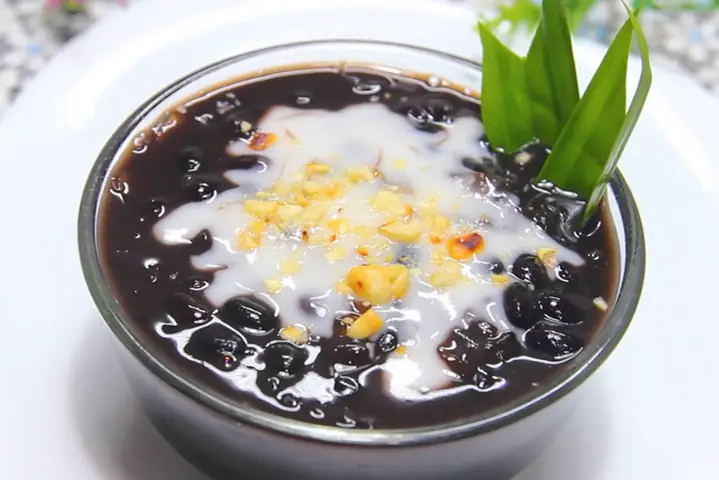 2Cách nấu chè đậu đen nước cốt dừa với lá dứa 2Cách nấu chè đậu đen nước cốt dừa với lá dứa