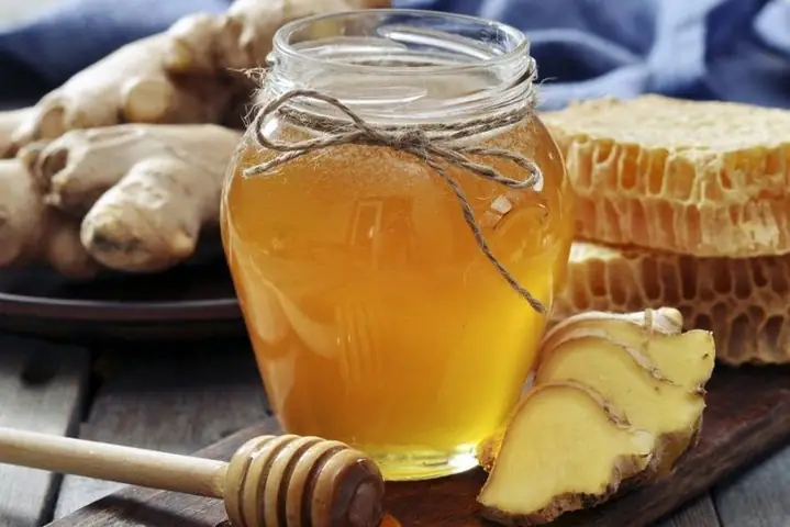 Dùng gừng và mật ong