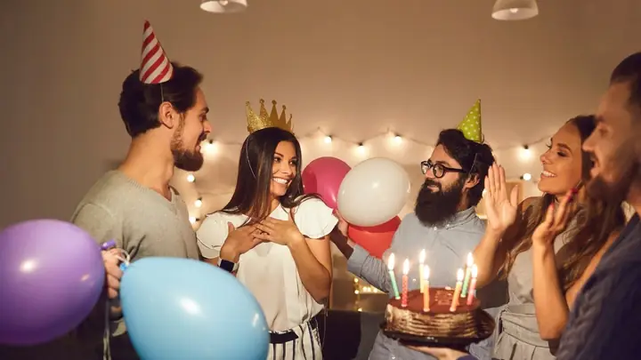 Lời chúc mừng sinh nhật bạn thân ngắn gọn, ý nghĩa